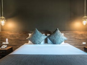 Accom